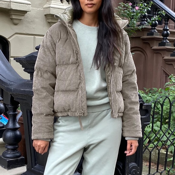 Aritzia Super Puff Corduroy Shorty 